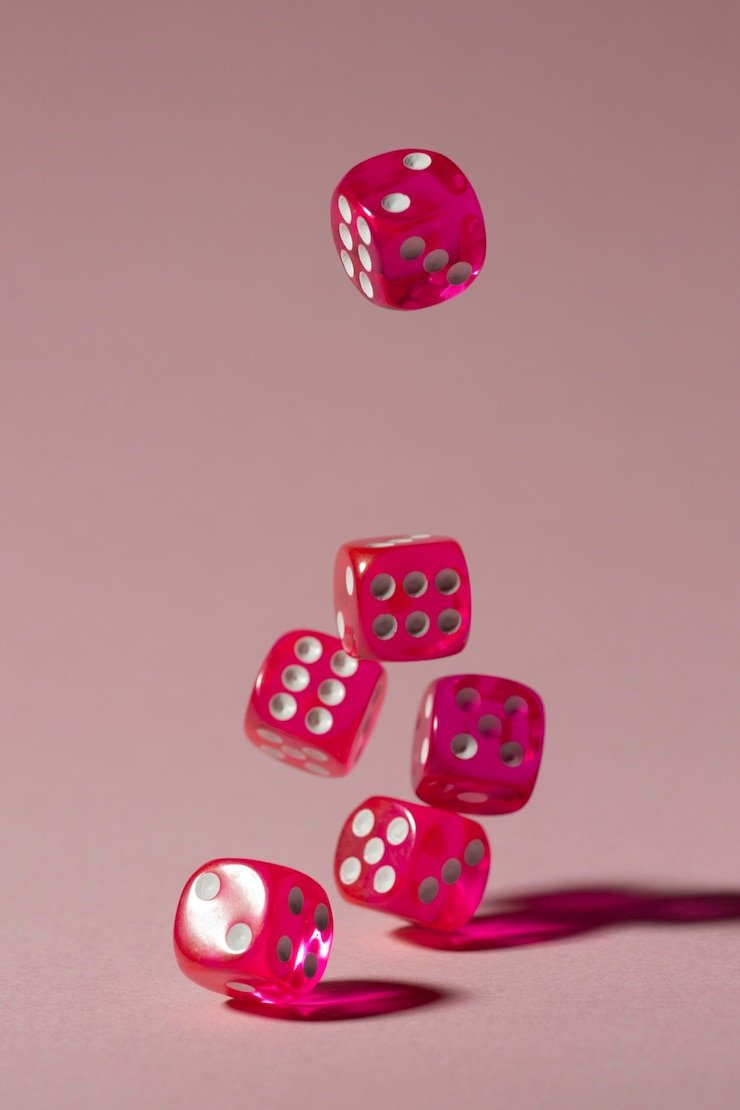 Dealer Lightning Baccarat yang mengocok kartu di studio